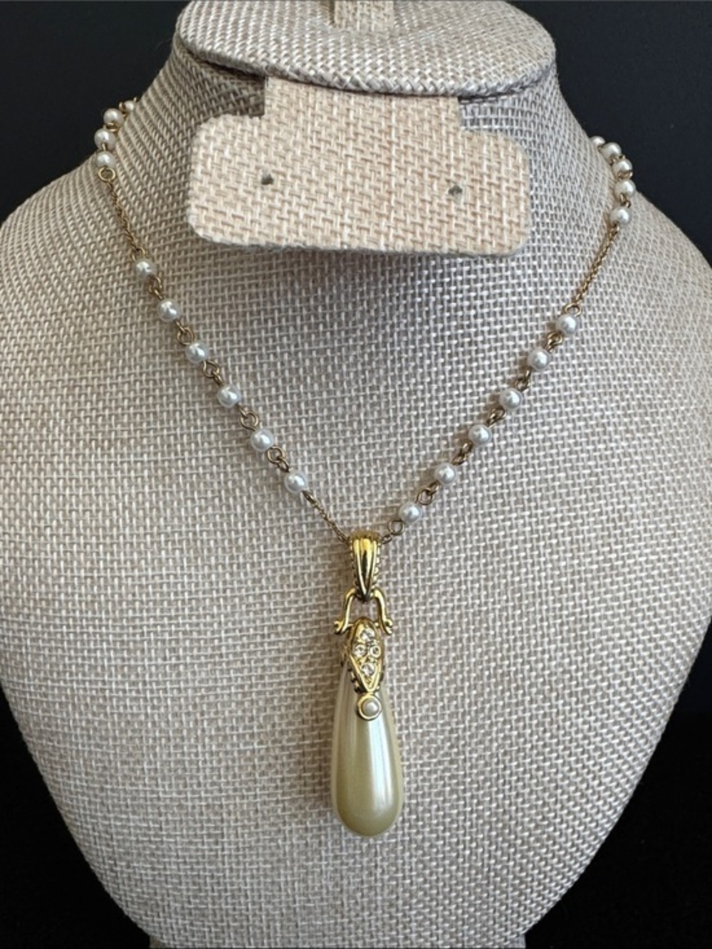 VTG Nolan Miller Vienna Pendant Necklace Gold Tone Faux Pearls 32"